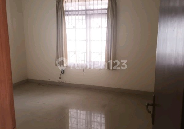 Affordable house for sale in Hook location, Taman Kopo Indah 1 Ref.05107