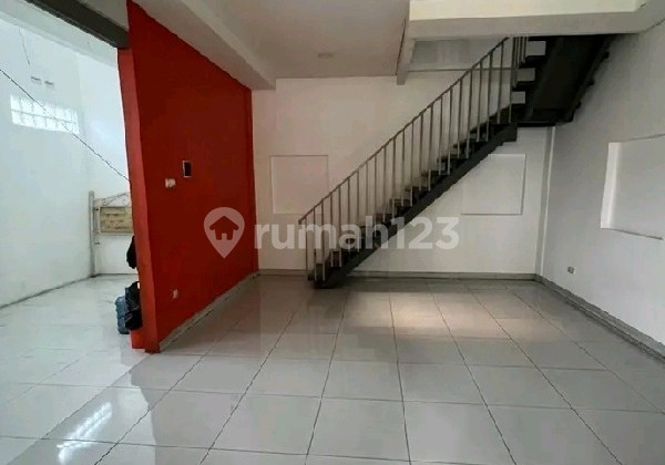 3-Story Ruko on Suryani Main Road, Bandung Ref.05040 2