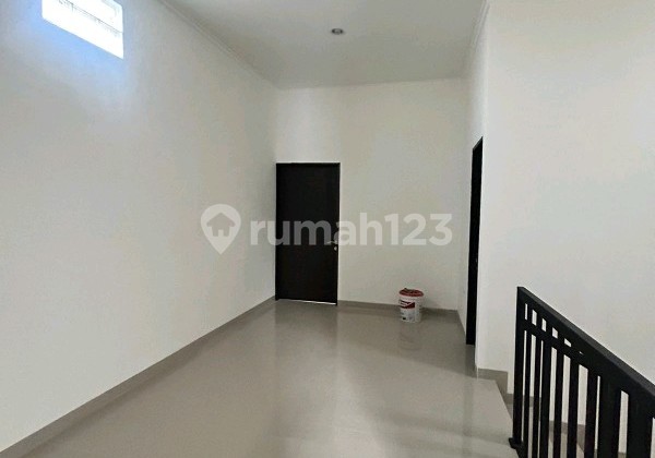 Rumah Baru Siap Huni di Turangga Ref.04848