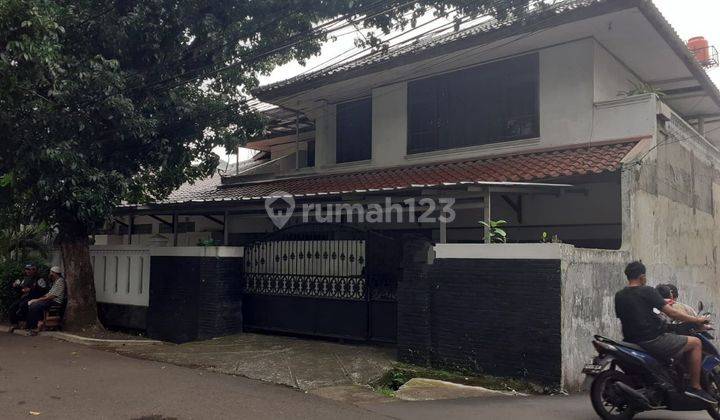 Rumah terawat layak huni ada pool komplek Taman radio dalam  Jaksel 1