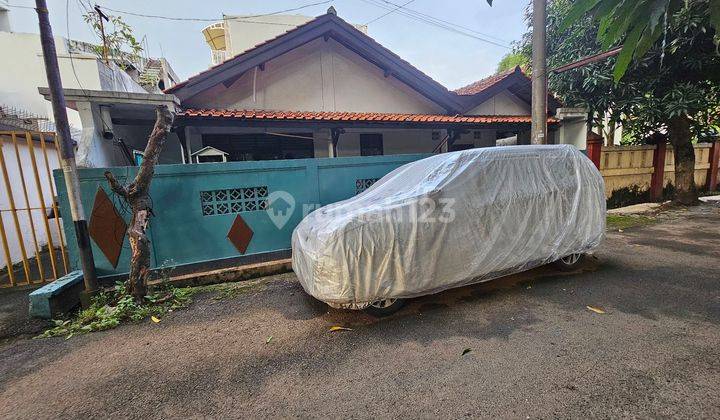 Rumah Tua hitung tanah dalam komplek Margaguna Radio dalam Pomdok Indah Jaksel 1