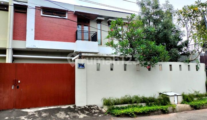 Rent a Livable House in Kemang Selatan, South Jakarta