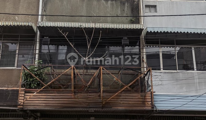 Affordable Shop House Rental. 4.5 Floors, Lautze Street, Ps. Baru Kemayoran, Central Jakarta.