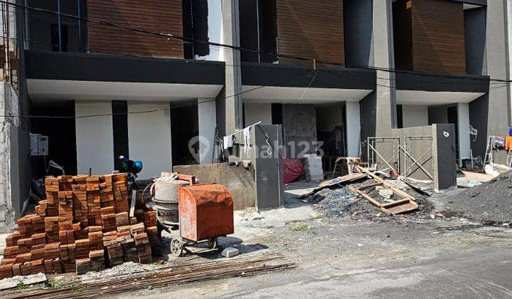 Rumah Baru di Kutisari Akses Mudah Dekat A Yani, Univ Petra