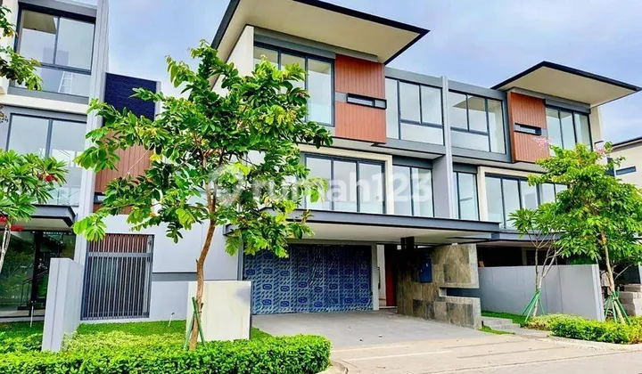3-Story Luxury House with Pool in Lyndon BSD City Cluster 2