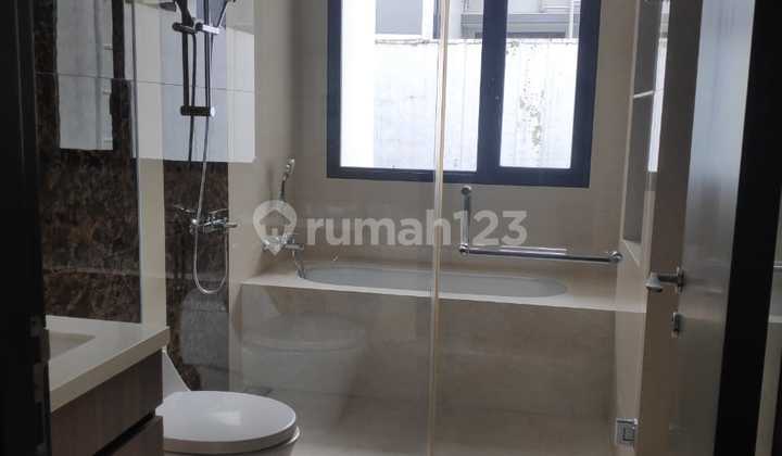 Luxury 3-Story House in Cluster Lakewood, Navapark, BSD City 2