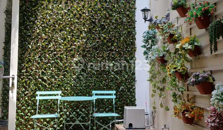 Ready-to-Occupy 2-Story Flamingo House in The Springs Gading Serpong 2