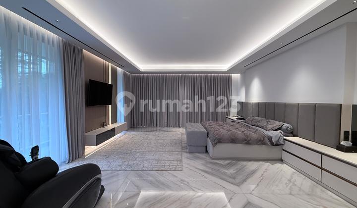 Rumah Mewah Full Furnished Ada Swimpool Telaga Golf Bsd City 2