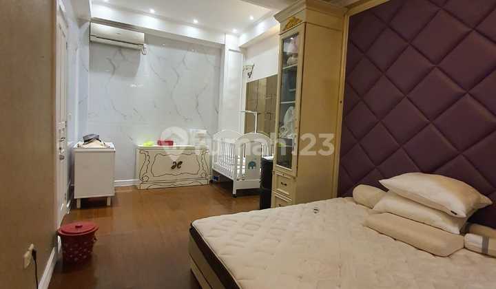Rumah Cantik Manis Lokasi Strategis Di Pusat Kota Jakarta  2