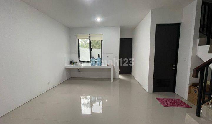 Rumah Baru & Cantik  2 Lantai Siap Huni Bonus Tanah Jakarta Barat 1