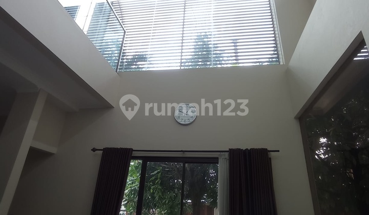 Rumah Townhouse Cantik Manis Lokasi Strategis Jakarta Barat 2