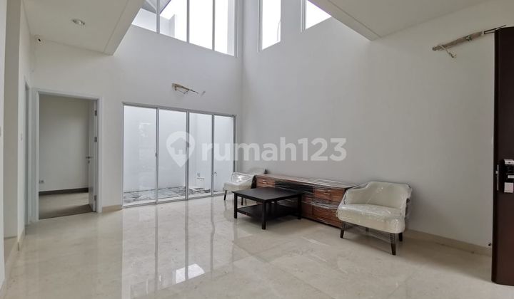 Rumah 2 Lantai Cantik Manis Lokasi Strategis Di Metland City