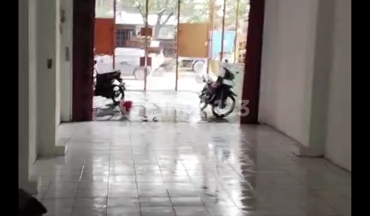 Ready-to-Use Shophouse, High Traffic, Definitely Strategic, Near Poris Indah in Cipondoh, Tangerang City. 1