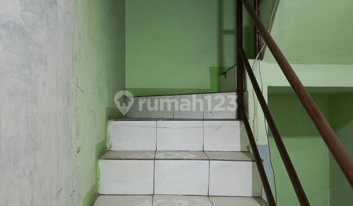 Lucky Shop House Lots of Profit in West Jakarta 2