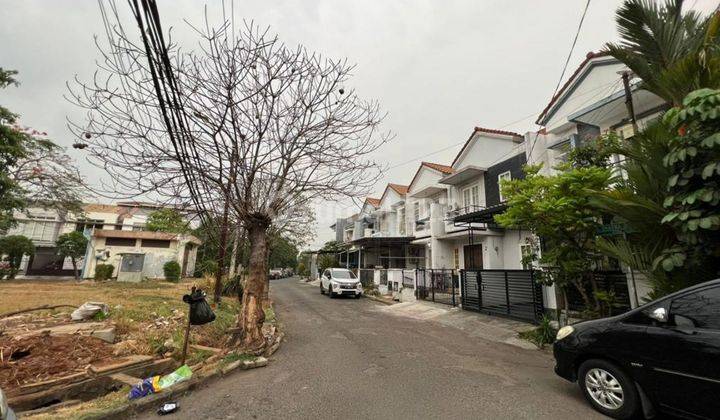 Rumah Cantik Jakarta Barat Bonus Taman Harga Ramah  2