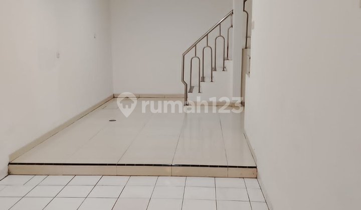 2-Story House Ready to Occupy Strategic Location West Jakarta 2