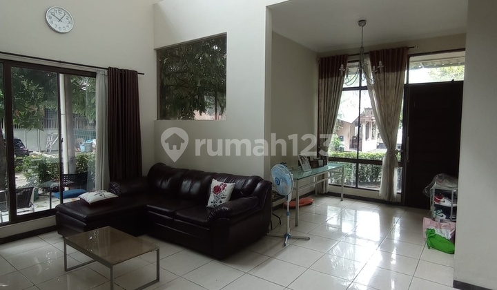 Rumah Townhouse Cantik Manis Lokasi Strategis Jakarta Barat