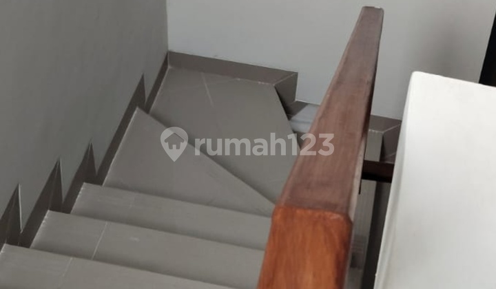 Rumah 2 Lantai Cantik Manis Harga Ekonomis Lokasi Strategis 2