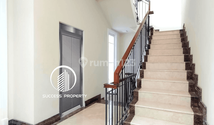 Townhouse Mewah Dengan Kolam Renang Lift Pribadi Siap Huni 2