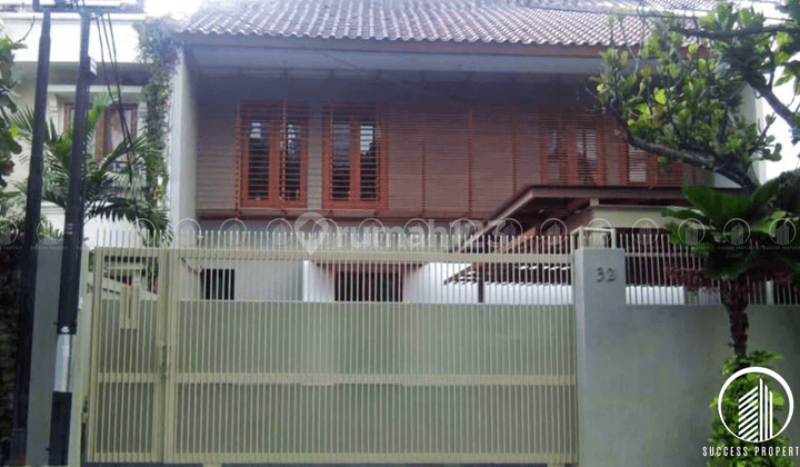 Rumah 2 Lantai Dengan Kolam Renang Pribadi Prime Area Menteng Jakarta Pusat 1