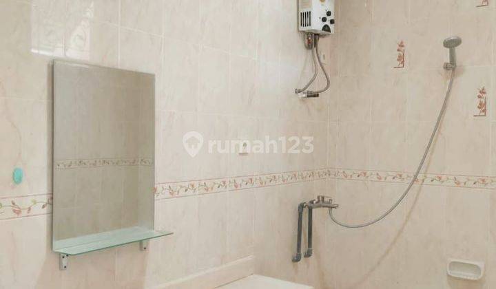  Minimalis Semi Furnish di Virginia Regency, Pakuwon City  6