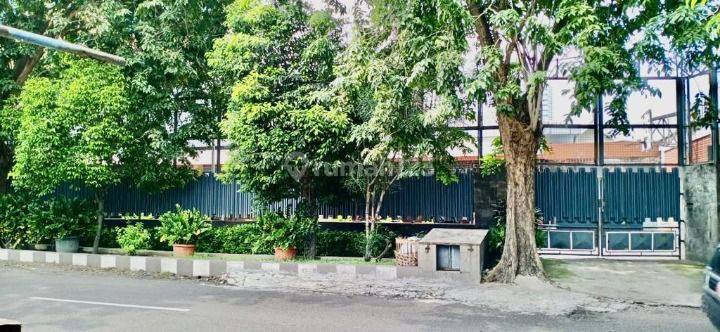 RUMAH USAHA TENGAH KOTA DI EMBONG KEMIRI DEKAT PANGLIMA SUDIRMAN 1