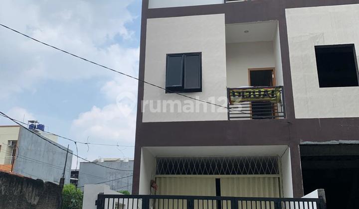 New Shophouse, Good, Strategic Location in Jelambar, Grogol Petamburan, West Jakarta *0004-Chr* 1
