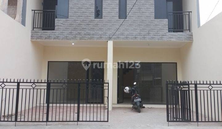 Rumah Baru 2 lantai Bebas Banjir di Bintara 1