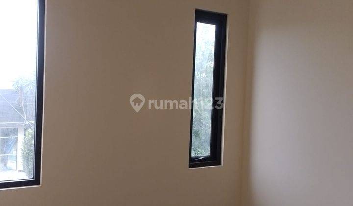 Rumah Baru 2 lantai Bebas Banjir di Bintara 4