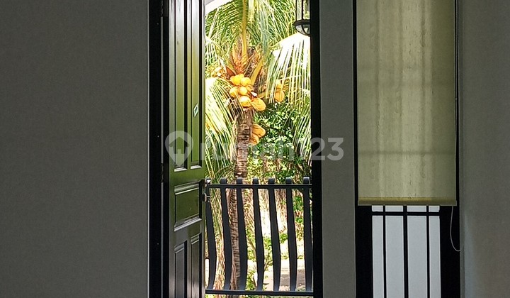 Beautiful homes are rare in the Bintaro Jaya cluster. 2