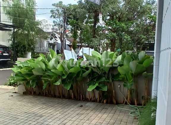 Rumah Siap Huni dengan Hunian Nyaman dan Asri di Graha Raya 2