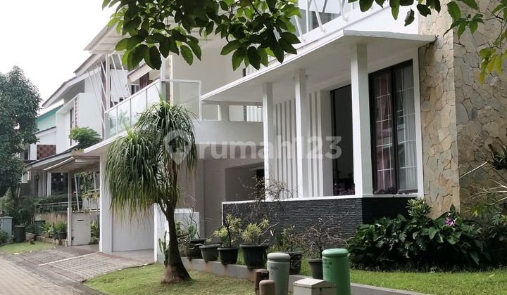 Rumah Besar Posisi Hoek Di Cluster Premium Bintaro