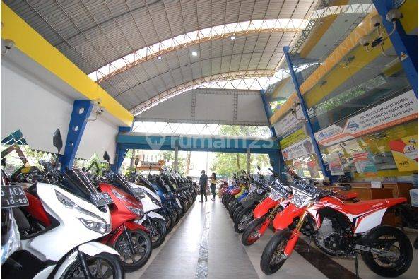 Dijual Gedung 3 Lantai Ex.showroom di Ciateul, Bandung 2