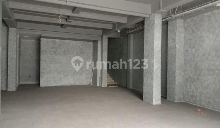 For Rent 3.5-Storey Building on Jl. Pajajaran Opposite Istana Plaza 2