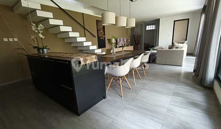 Rumah Bagus Full Furnish di Jl. Gegerkalong Tonggoh, Bandung