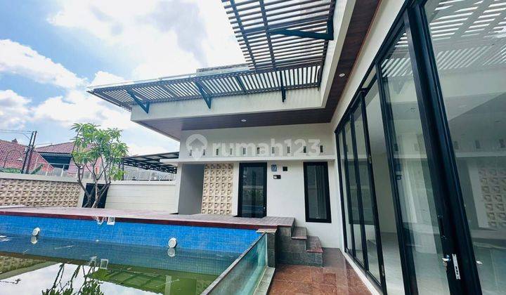 Rumah Baru 2 Lantai Kolam Renang Dekat Solo Baru  2