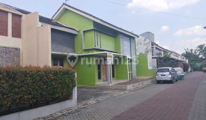 Rumah Nyaman Lingkungan Perumahan di Solo Baru Rumah Nyaman Lingkungan Perumahan di Solo Baru