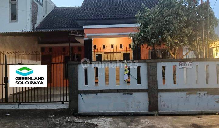 Rumah Luas Dan Nyaman Di Cemani Laweyan Solo 1