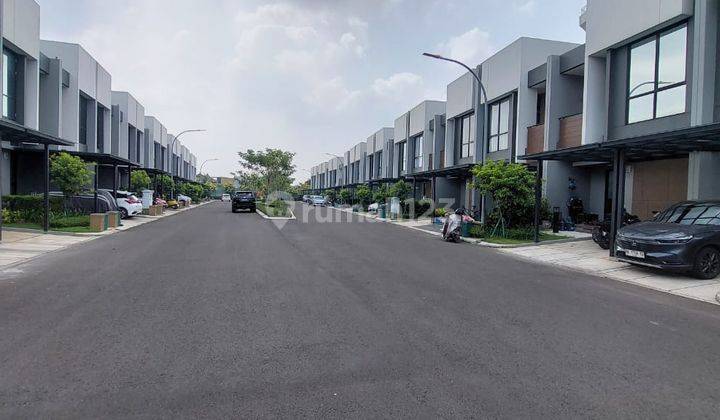 Rumah 2 Lantai di Depan Taman Cluster Magenta Summarecon Bekasi 2