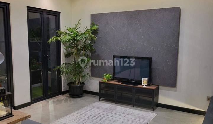 Rumah Modern Dengan Kolam Renang di Pondok Indah Jakarta Selatan 1