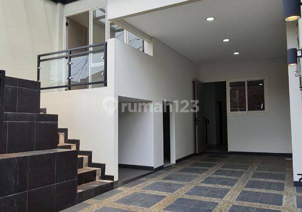 Rumah 4 Lantai SHM Sudah Renovasi Hadap Utara di Komplek Kosambi baru Jakarta Barat Hub Thanty 08111089928 1