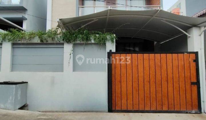 Dijual Rumah semi furnish 3 lantai di daerah Meruya, kembangan jakarta Barat  1