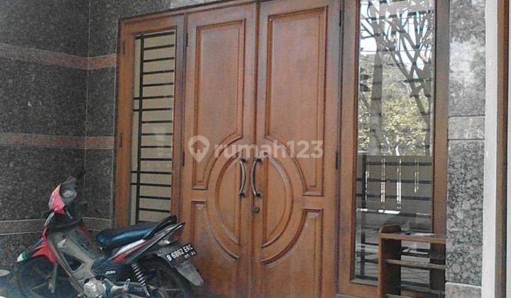 Dijual Rumah mewah dengan kolam renang 2 Lantai luas tanah 840m² di Kemang Timur 1