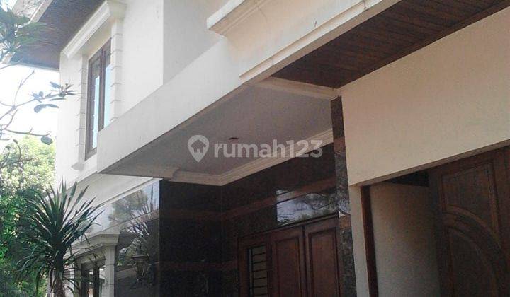 Dijual Rumah mewah dengan kolam renang 2 Lantai luas tanah 840m² di Kemang Timur 2