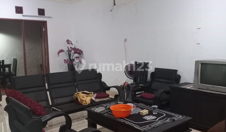 Disewakan Rumah 2 Lantai Harga Bagus Lokasi Idaman Raffles HIlls 2