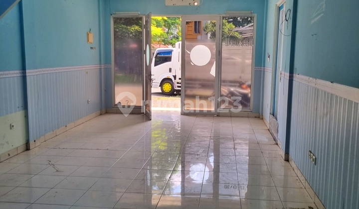 2-Storey Shop House for Rent at Good Price in Legenda Wisata Cibubur 2