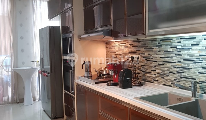 Rumah Ada Kolam Renang Posisi Strategis di Kota Wisata Cibubur 2