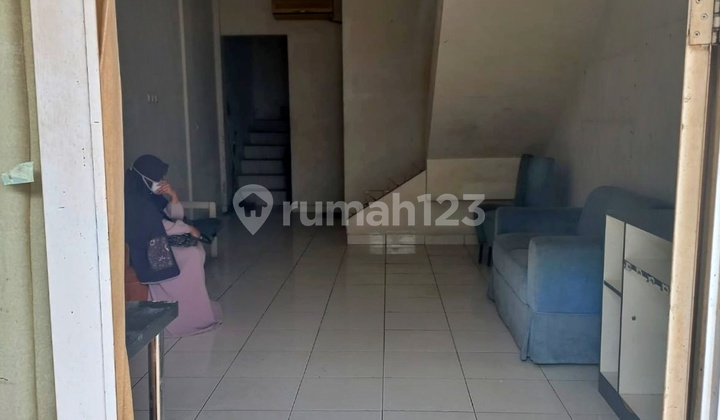 2.5-Storey Shophouse, Suitable for Warehouse and Strategically Located in Legenda Wisata 2