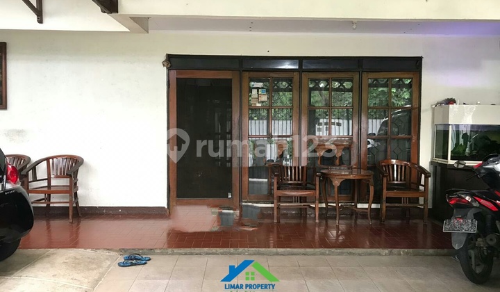 Rumah Luas Harga Bagus Lokasi Favourite Kebayoran Baru, Jakarta