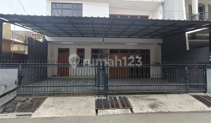 Rumah Minimalis Usaha 2,5 Lantai Rapih Dan Terawat Dijual Jatipulo Palmerah Jakarta Barat Rumah Bagus SHM di Jl. Jatipulo no 1, Kota Bambu Utara, Palmerah, Kota Jakarta Barat, DKI Jakarta, Indonesia, 11420, Palmerah